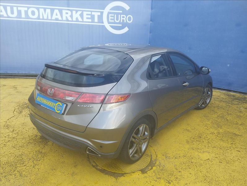 Honda Civic 1,8 V-TEc 103KW AUTOMAT - fotka 4 z 18