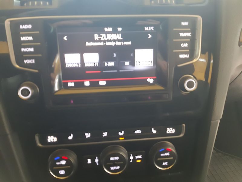 Volkswagen Golf 1.4 TSI NAVI XENON WEBASTO - fotka 10 z 26
