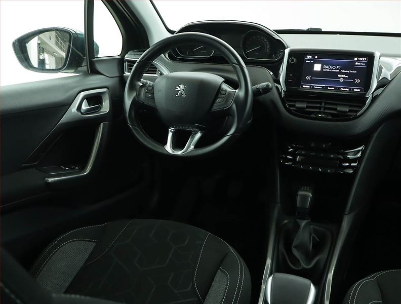 Peugeot 2008 (2018) 1.2 PureTech, Serv.kniha - fotka 7 z 16