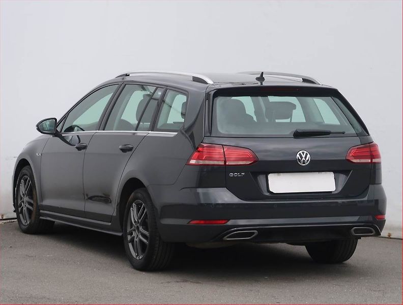 Volkswagen Golf (2019) Highline 2.0 TDI, Automat - fotka 4 z 20