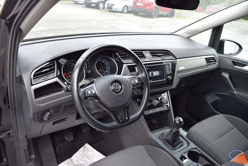Volkswagen Touran (2017) 1.4TSI 110kw CLBMT TAŽ NAV APP - fotka 21 z 50