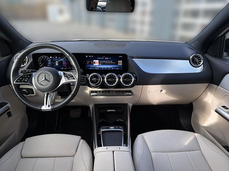 Mercedes-Benz GLA 200d 4MATIC - fotka 9 z 15