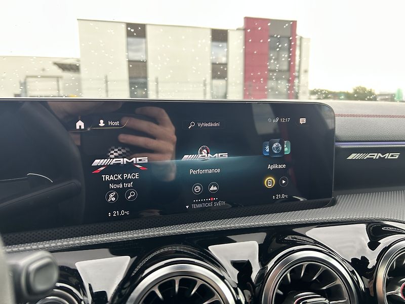 Mercedes-Benz CLA 45 S AMG 4MATIC+ Shooting Brak - fotka 23 z 32