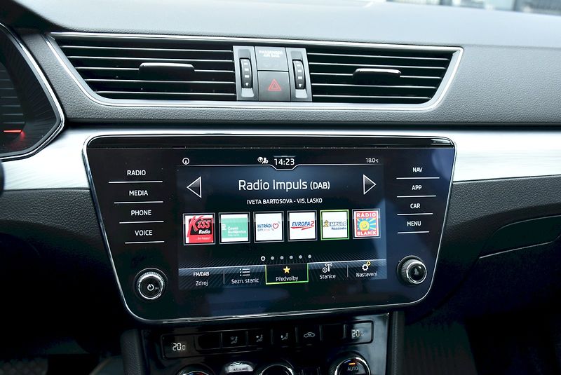 Škoda Superb (2022) Ambition 1.5 TSI 110kW DSG - fotka 20 z 30