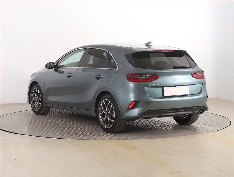 Kia Ceed (2022) Gold 1.5 T-GDI, Serv.kniha - fotka 4 z 19