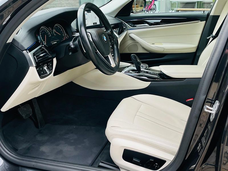 BMW Řada 5 520D AUT KAMERA SERVISKA - fotka 31 z 58