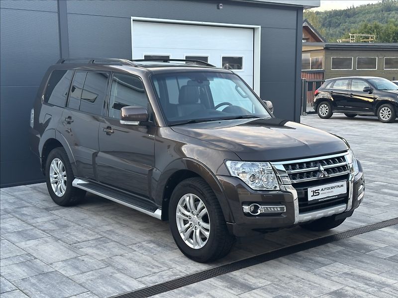Mitsubishi Pajero 3,2 DI-D 190PS  Instyle-7 4x4 - fotka 5 z 54