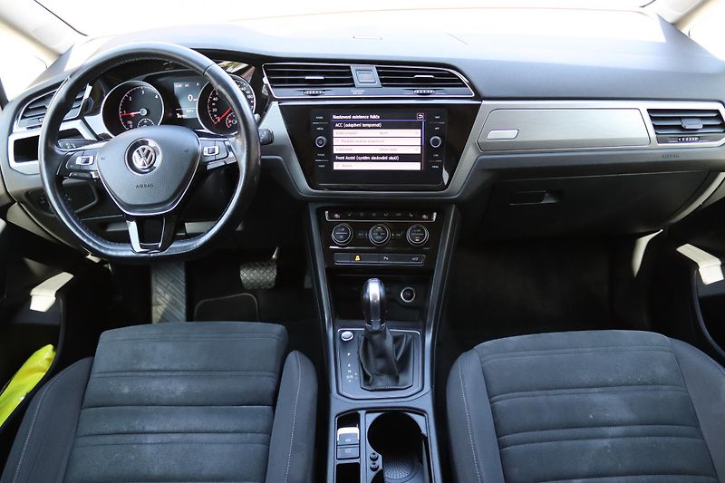 Volkswagen Touran 2.0TDI DSG 110kW - fotka 35 z 50