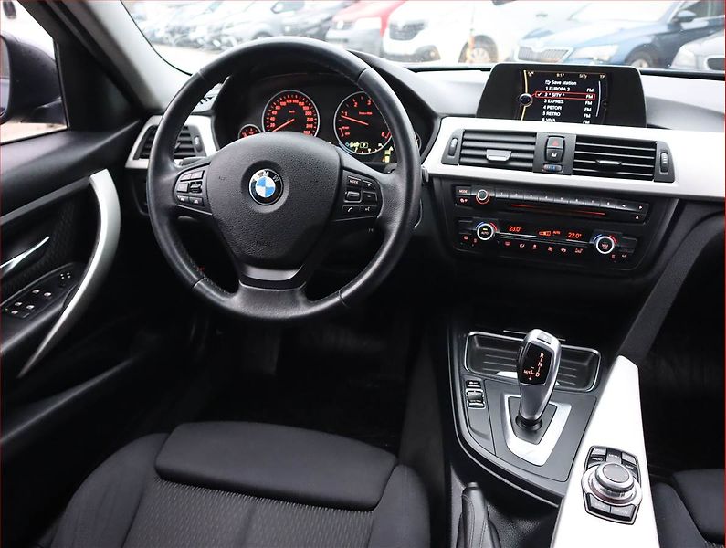 BMW Řada 3 (2013) 320 d, Automat, Serv.kniha - fotka 7 z 23