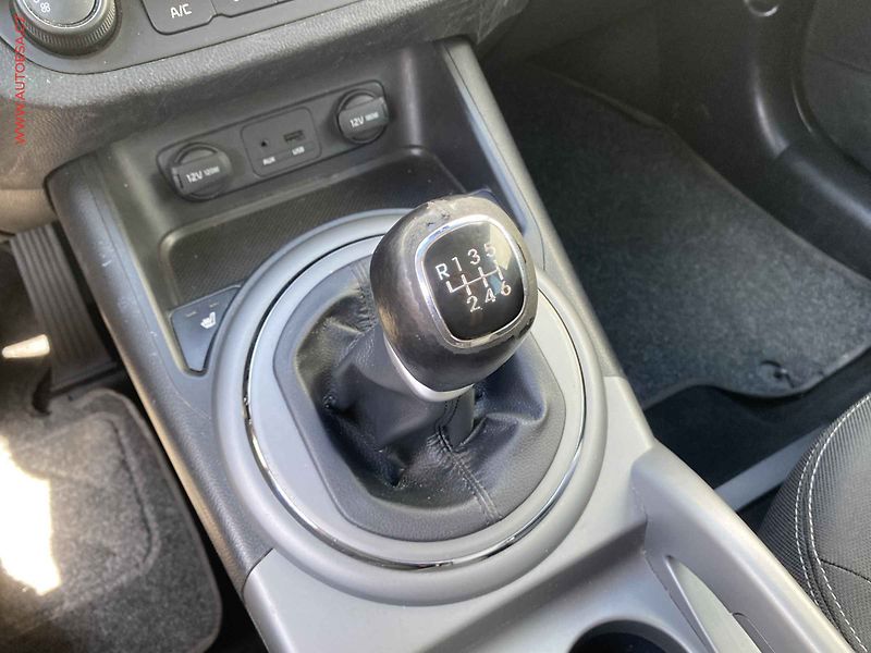 Kia Sportage (2015) 1.6 GDi, AC, výhřev sed - fotka 14 z 14