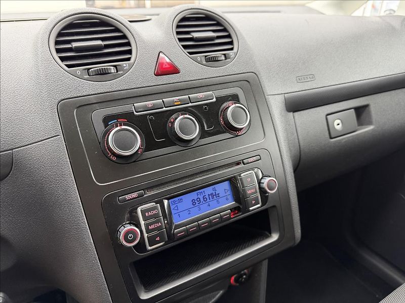 Volkswagen Caddy 1,6 TDi, 1majitel - fotka 13 z 25