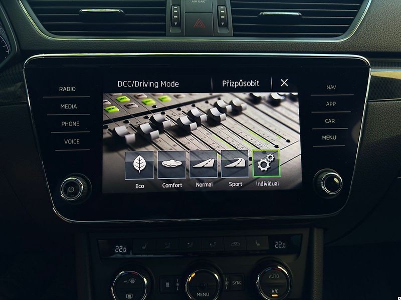 Škoda Superb 2.0TDI-AT/2018/SPORTLINE-ZÁRUK - fotka 38 z 55