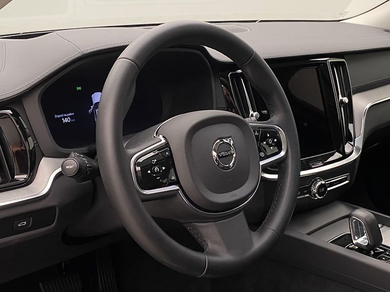 Volvo S60 B5 AWD DARK ULTIMATE AUT CZ - fotka 18 z 50