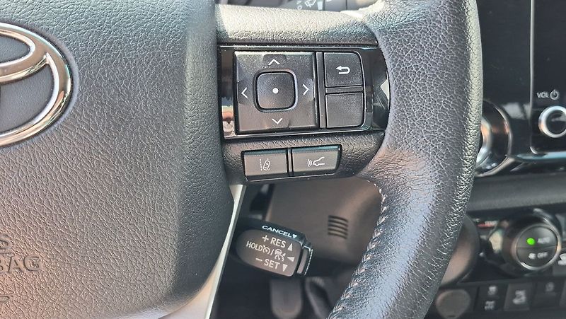 Toyota Hilux Executive 2,8D 150Kw - fotka 16 z 25