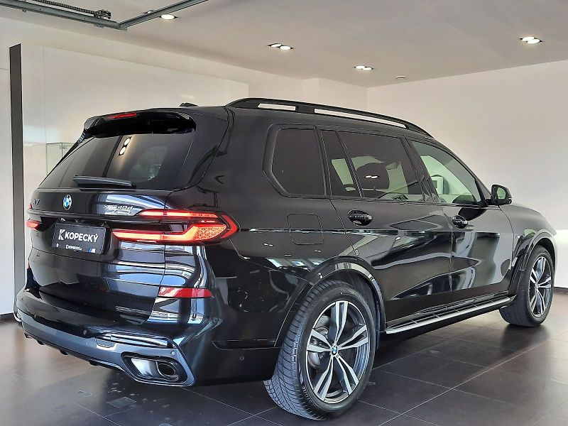 BMW X7 xDrive 40d M Sport - fotka 6 z 15