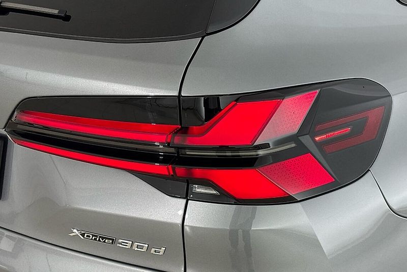 BMW X5 xDrive30d - fotka 5 z 29