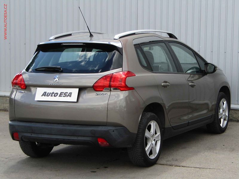 Peugeot 2008 (2016) 1.2 PT, ČR, AC, tempo, park - fotka 4 z 19