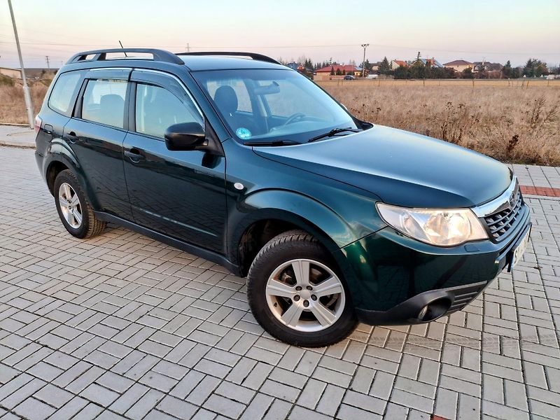 Subaru Forester 2.0 110 kw 4x4 Rezervace - fotka 10 z 38
