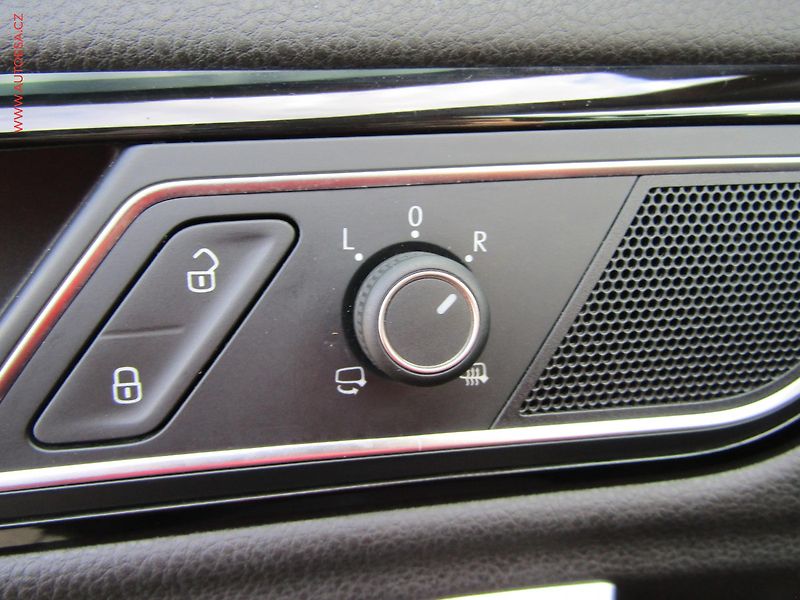 Volkswagen Golf Sportsvan (2015) 1.4 TSi, ČR, STK1/28 - fotka 14 z 17