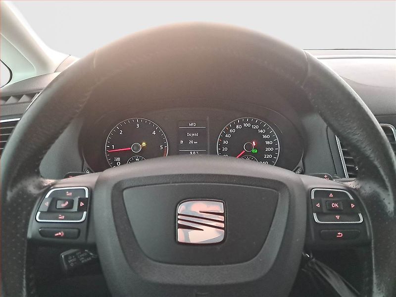 Seat Alhambra (2013) 2.0 TDI, Automat, Navi, Xenony - fotka 16 z 16