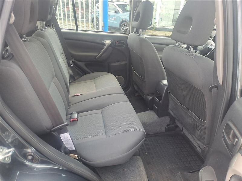 Toyota RAV4 2,0 D-4D 4x4 - fotka 7 z 13