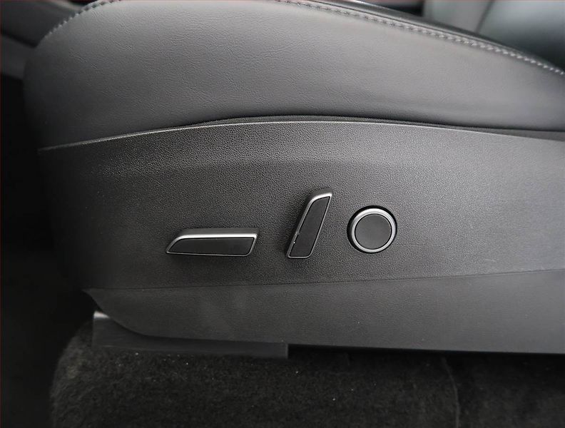 Tesla Model Y (2022) Long Range AWD 79kWh, SoH 88% - fotka 31 z 33