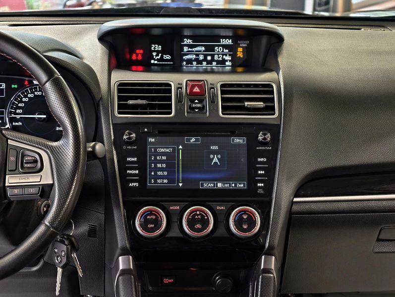 Subaru Forester 2.0 i 110kW 4x4, PANORAMA, LED - fotka 13 z 22