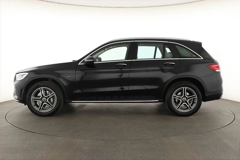Mercedes-Benz GLC (2020) 300 e 4MATIC - fotka 3 z 22
