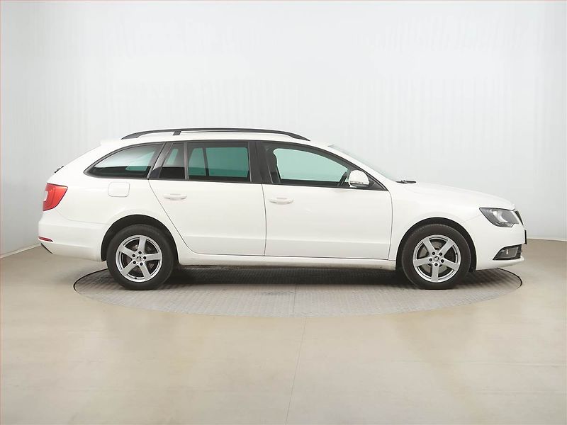Škoda Superb (2014) 2.0 TDI, Xenony, Tempomat - fotka 6 z 17