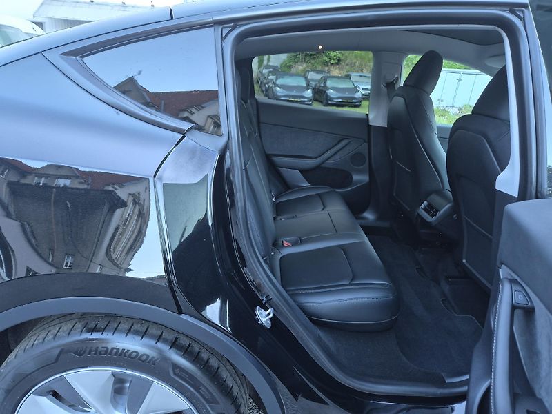 Tesla Model Y RWD 220kw 19ALU SOH 95% - fotka 15 z 49