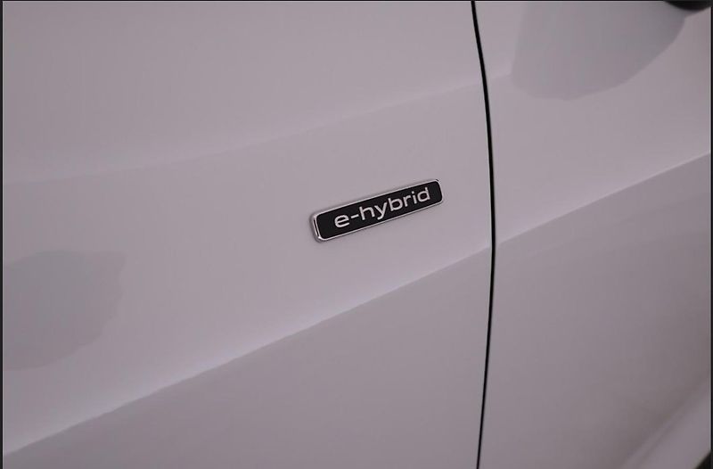 Audi A5 Avant e-hyb. S-line AWD Matrix - fotka 6 z 25