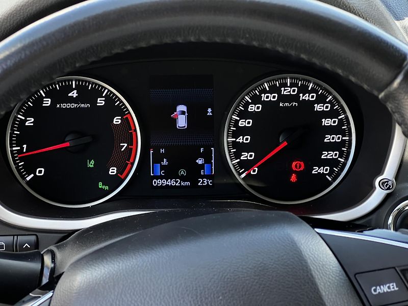 Mitsubishi Eclipse Cross (2020) 1.5 T-MIVEC 120KW - fotka 9 z 24