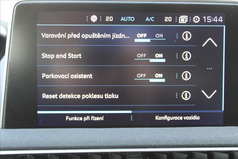 Peugeot 3008 1,2 i 96kW  1.MAJ,ČR,ALLURE - fotka 16 z 35