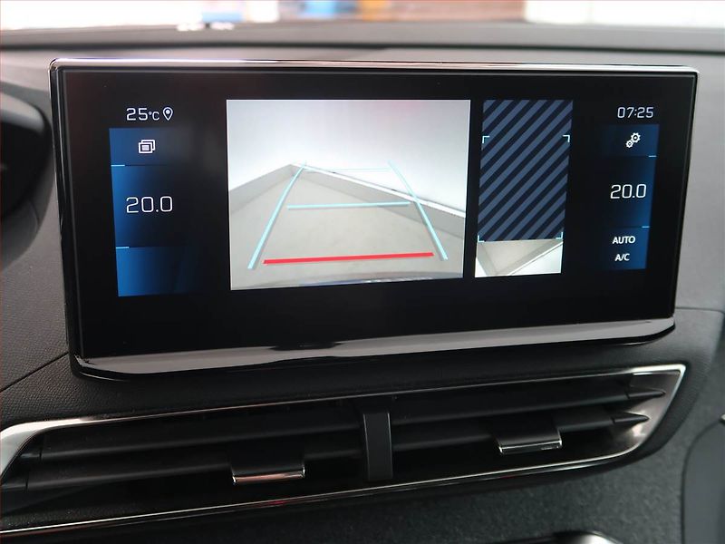 Peugeot 3008 (2022) Allure Pack 1.2 PureTech - fotka 16 z 21