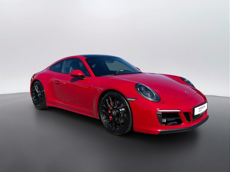 Porsche 911 Carrera 4 GTS Coupe - fotka 4 z 29