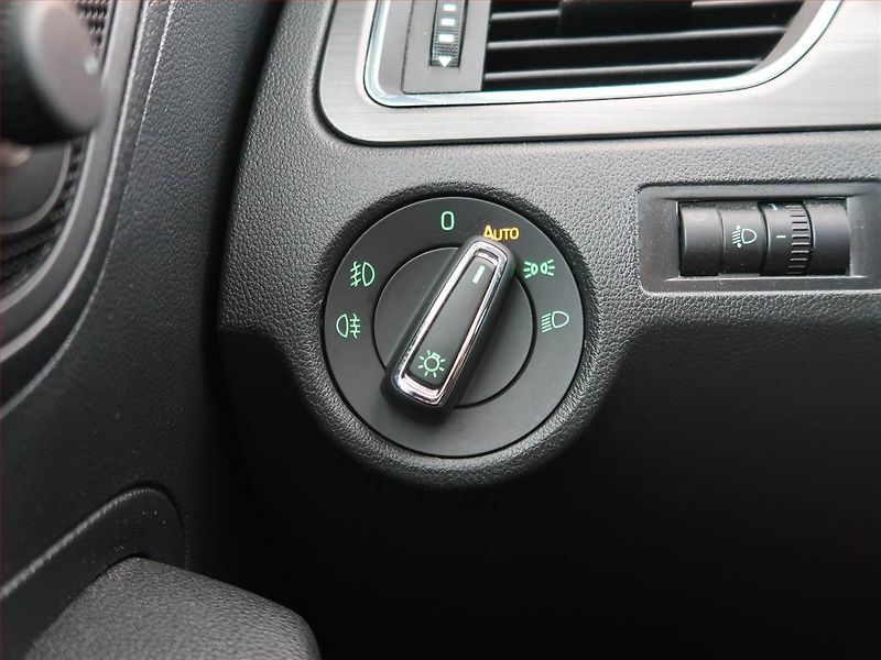 Škoda Rapid (2019) 1.0 TSI, Bi-Xenony, Tempomat - fotka 18 z 19