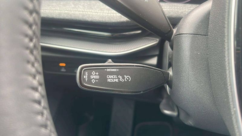 Škoda Superb Combi Selection 2,0TDI 110kW D - fotka 12 z 31