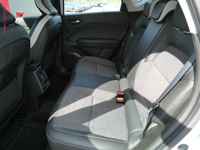 Renault Captur (2022) 1.3TCe, Intense, AT - fotka 10 z 27