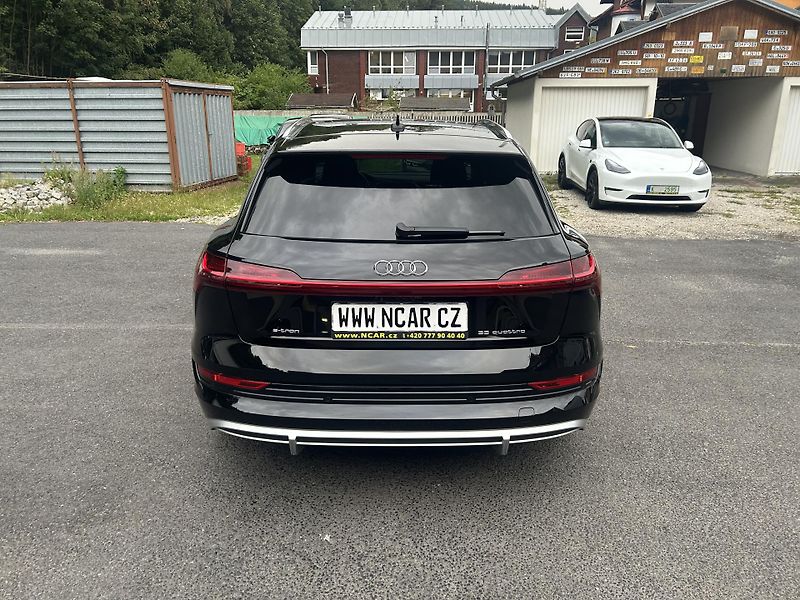 Audi e-tron 55 QUATTRO 300kw S LINE SOH96% - fotka 8 z 47