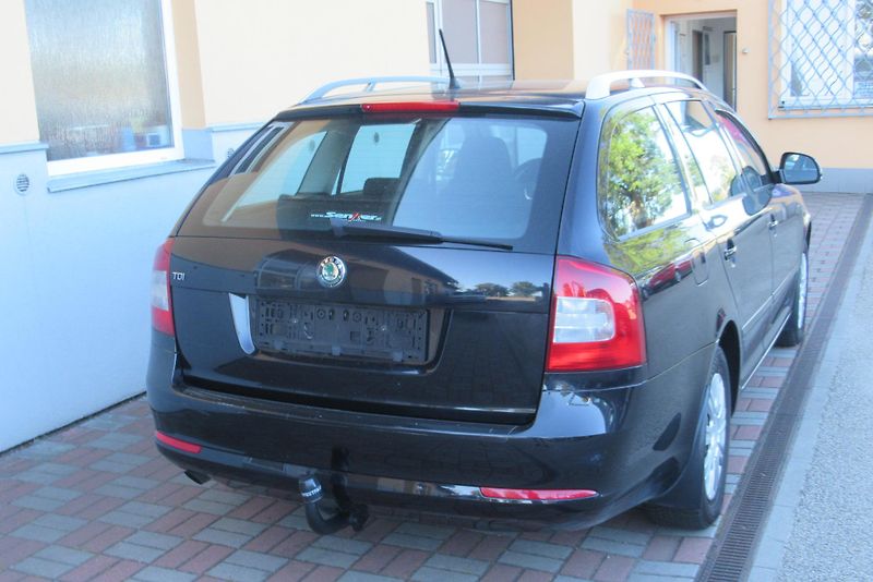Škoda Octavia 1.6 TDi AUT. KLIMA TAŽNÉ - fotka 8 z 19