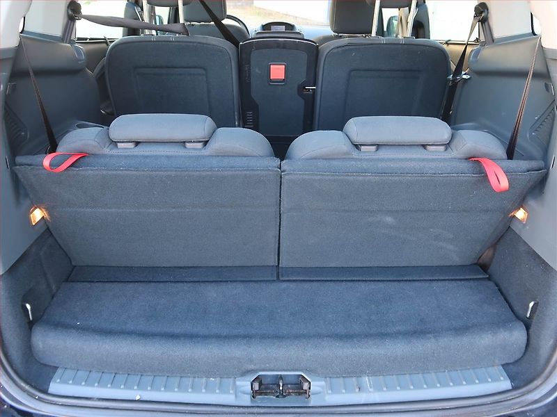 Ford Grand C-MAX (2011) Trend 2.0 TDCi, Automat - fotka 23 z 24