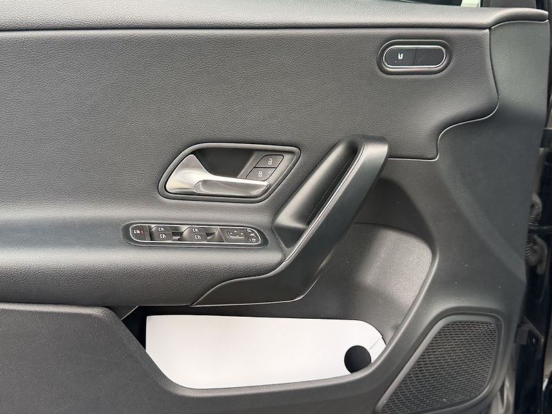 Mercedes-Benz Třídy A 180d - fotka 23 z 37