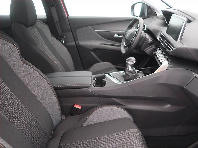 Peugeot 3008 (2021) 1.2 PureTech - fotka 9 z 16