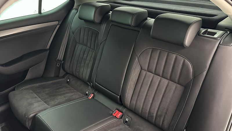 Škoda Superb 2.0 TSI DSG Style - fotka 16 z 31