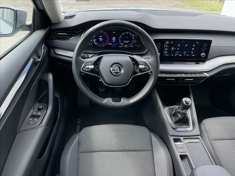 Škoda Octavia 2,0 TDI Combi Ambition Plus - fotka 7 z 21