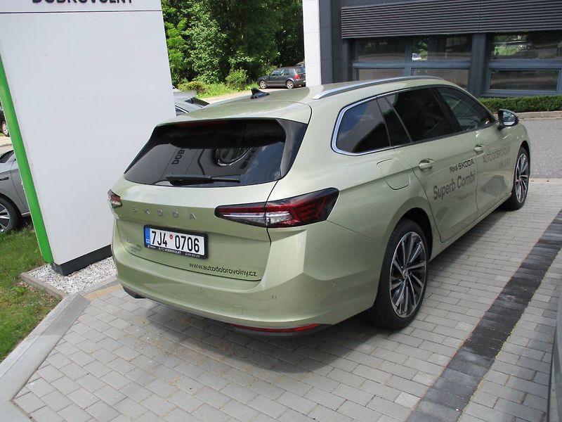 Škoda Superb Combi L&K 2,0TDI/110kW DSG7/P0 - fotka 3 z 15