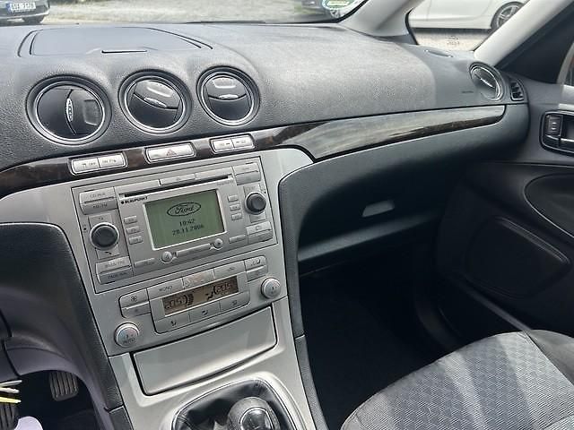 Ford Galaxy 2,0TDCi Ghia 7míst - fotka 28 z 54