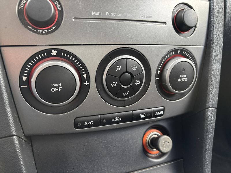 Mazda 3 1.6 Active - fotka 26 z 28