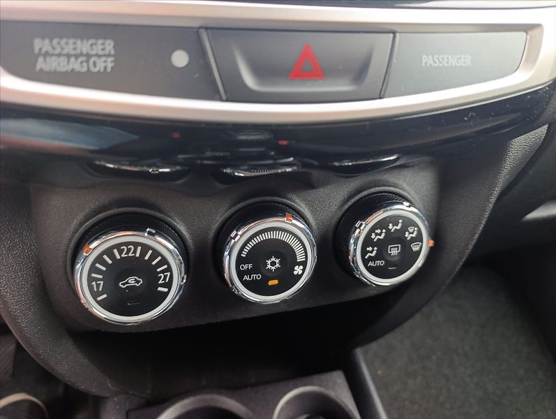 Mitsubishi ASX 1,6 DI-D 4x4 Kamera Navigace - fotka 19 z 37
