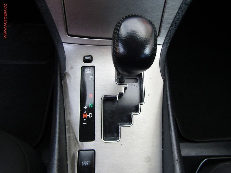 Toyota Avensis (2010) 1.8 i, AT, TZ - fotka 15 z 19